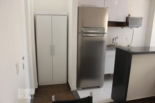 Cozinha de apartamento para alugar com 1 quarto, 35m² em Cambuci, São Paulo