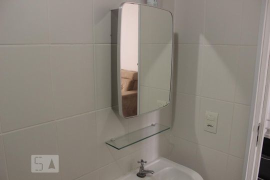 Banheiro de apartamento para alugar com 1 quarto, 35m² em Cambuci, São Paulo