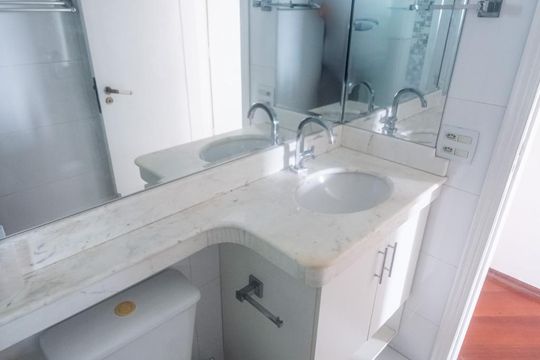 Banheiro de apartamento à venda com 3 quartos, 70m² em Vila Centenário, São Paulo