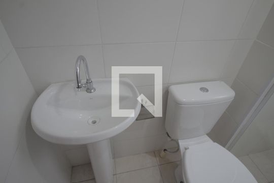 Banheiro de apartamento para alugar com 2 quartos, 50m² em São José, Canoas