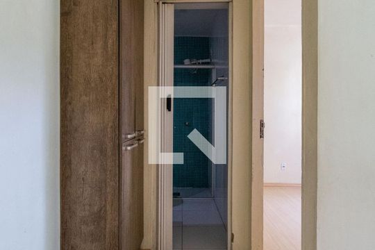Corredor de apartamento à venda com 1 quarto, 36m² em Rio Branco, Porto Alegre