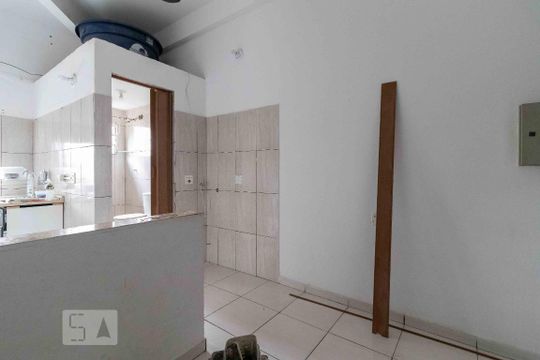 Sala - Quarto de kitnet/studio para alugar com 1 quarto, 100m² em Vila Bertioga, São Paulo
