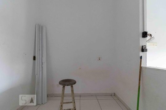 Sala - Quarto de kitnet/studio para alugar com 1 quarto, 100m² em Vila Bertioga, São Paulo