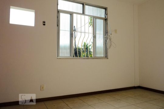 Quarto 1 de apartamento para alugar com 2 quartos, 55m² em Taquara, Rio de Janeiro