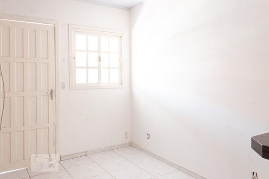 Sala de casa à venda com 2 quartos, 65m² em São José, Canoas