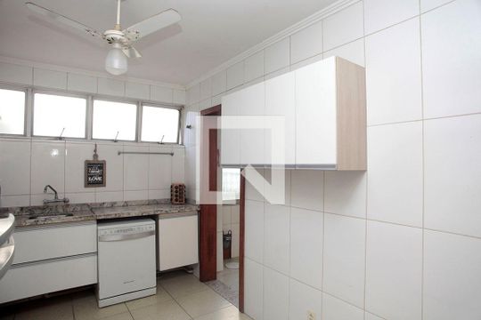 Cozinha de apartamento à venda com 2 quartos, 151m² em Santana, Porto Alegre