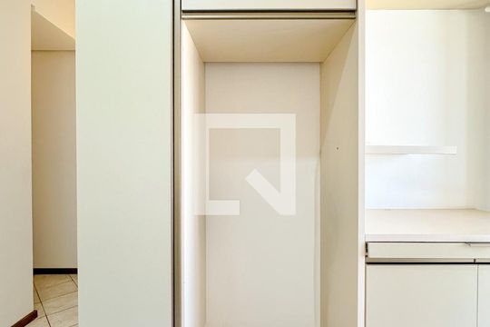 Cozinha de apartamento para alugar com 1 quarto, 65m² em Canasvieiras, Florianópolis