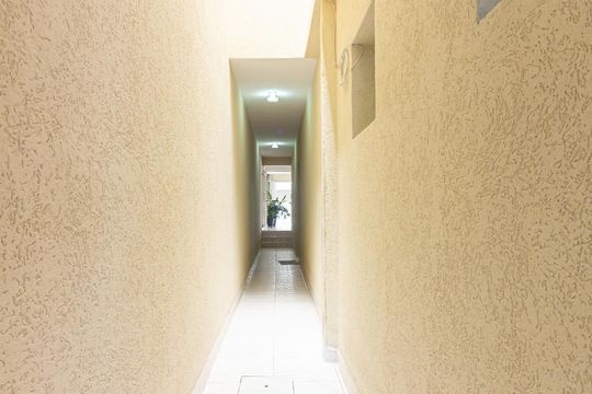 Corredor de casa à venda com 3 quartos, 250m² em Jardim das Flores, Osasco