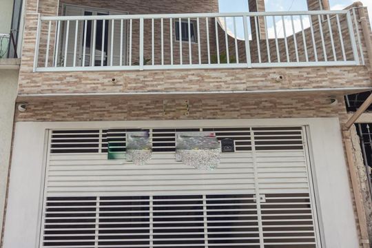 Fachada de casa à venda com 3 quartos, 250m² em Jardim das Flores, Osasco