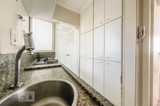Cozinha de apartamento à venda com 1 quarto, 35m² em Centro, Campinas