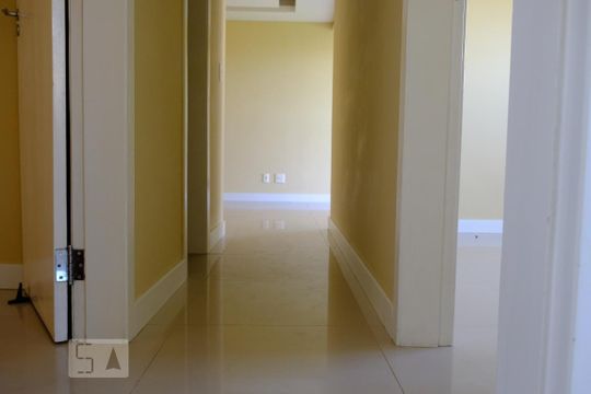 Corredor de apartamento à venda com 3 quartos, 160m² em Pechincha, Rio de Janeiro