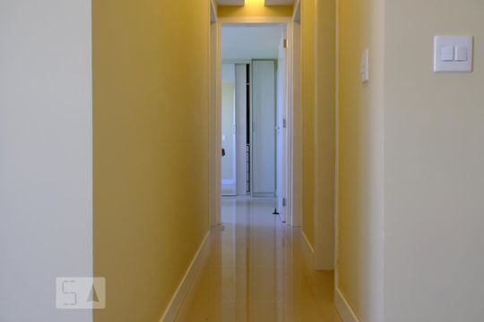 Corredor de apartamento à venda com 3 quartos, 160m² em Pechincha, Rio de Janeiro