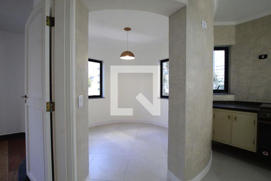 Corredor de apartamento à venda com 3 quartos, 190m² em Aclimação, São Paulo