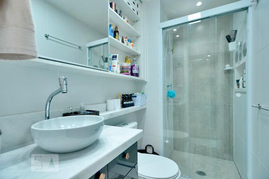 Banheiro de apartamento à venda com 2 quartos, 34m² em Barra Funda, São Paulo