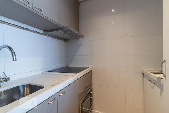 Cozinha de apartamento para alugar com 1 quarto, 49m² em Independência, Porto Alegre