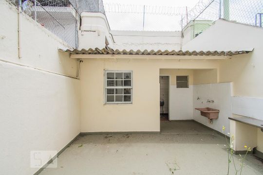 Quintal e Área de Serviço de casa à venda com 3 quartos, 110m² em Vila Santo Estéfano, São Paulo
