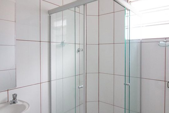 Banheiro de apartamento para alugar com 1 quarto, 45m² em Jardim Munhoz, Guarulhos