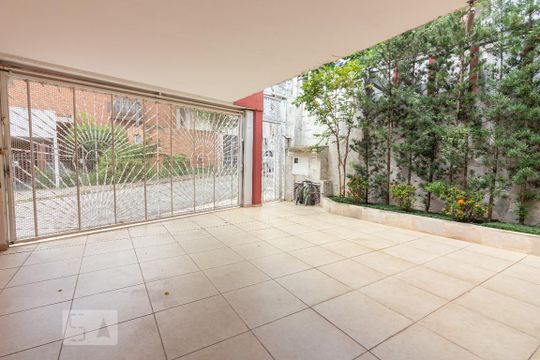 Garagem de casa para alugar com 4 quartos, 380m² em Jardim das Vertentes, São Paulo