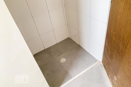 Banheiro de apartamento à venda com 1 quarto, 56m² em Centro, Campinas