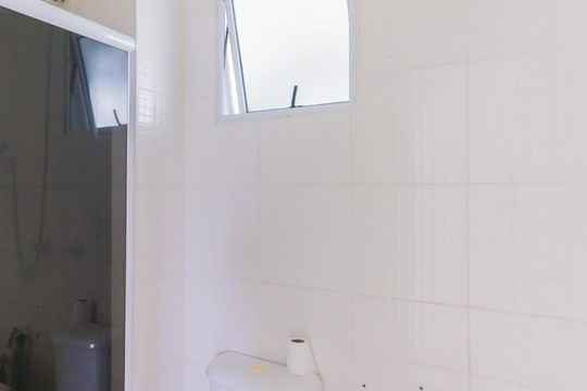 Banheiro de apartamento à venda com 3 quartos, 54m² em Vila Venditti, Guarulhos