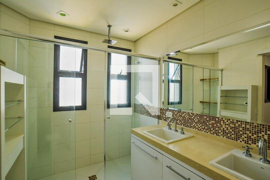 Banheiro da Suíte 3 de apartamento para alugar com 3 quartos, 136m² em Vila Gilda, Santo André