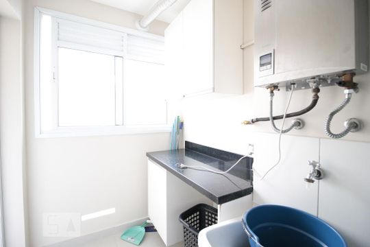 area de serviço de apartamento para alugar com 1 quarto, 62m² em Vila Ipojuca, São Paulo