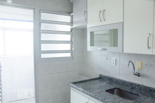 Cozinha de apartamento para alugar com 2 quartos, 62m² em Vila Nivi, São Paulo