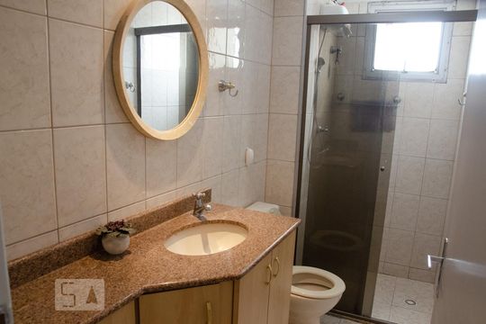 Banheiro de apartamento para alugar com 2 quartos, 62m² em Vila Nivi, São Paulo