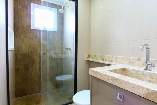 Banheiro da Suite de apartamento à venda com 2 quartos, 74m² em Vila Antonieta, Guarulhos