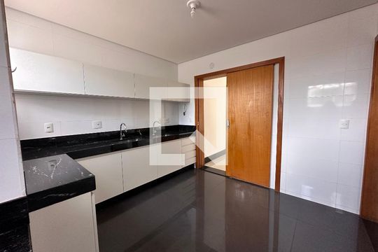 Cozinha de apartamento à venda com 4 quartos, 239m² em São Lucas, Belo Horizonte