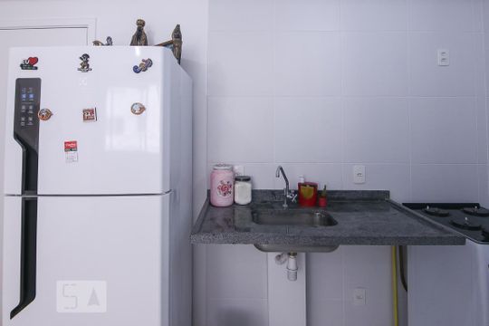 Cozinha de apartamento para alugar com 2 quartos, 34m² em Barra Funda, São Paulo