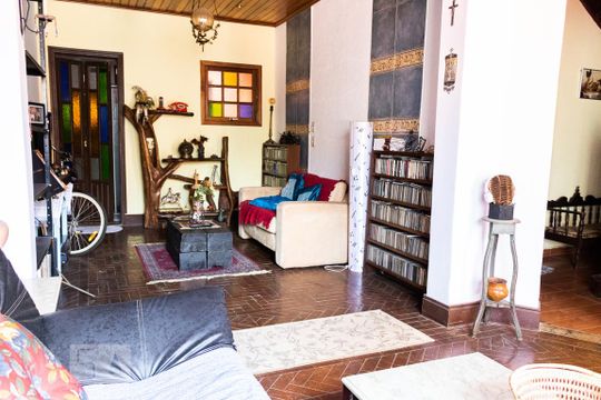 Sala de casa à venda com 4 quartos, 147m² em Pacaembu, São Paulo