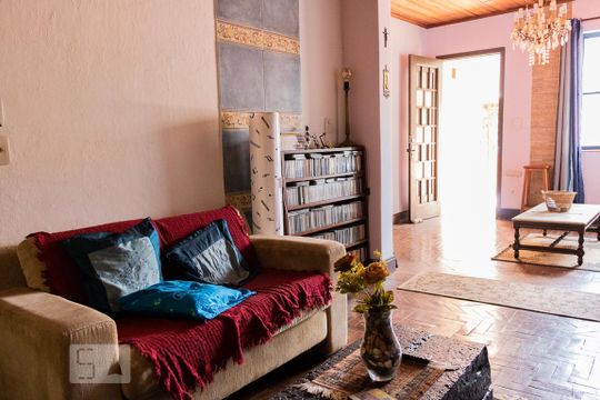 Sala de casa à venda com 4 quartos, 147m² em Pacaembu, São Paulo
