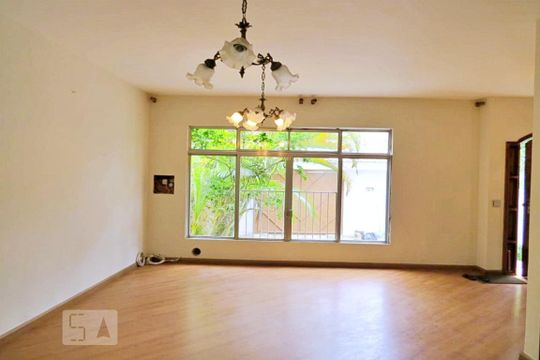 Casa à venda com 4 quartos, 320m² em Vila Gustavo, São Paulo