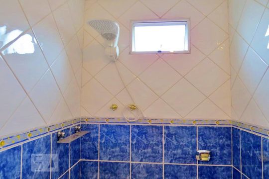 Chuveiro de casa à venda com 4 quartos, 320m² em Vila Gustavo, São Paulo