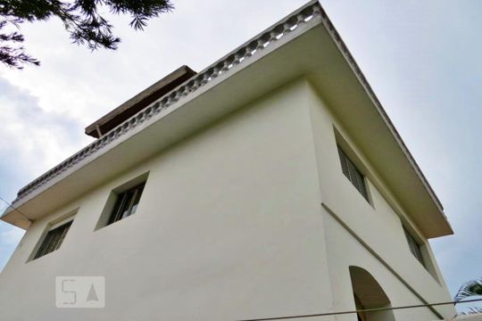 Fachada de casa à venda com 4 quartos, 320m² em Vila Gustavo, São Paulo