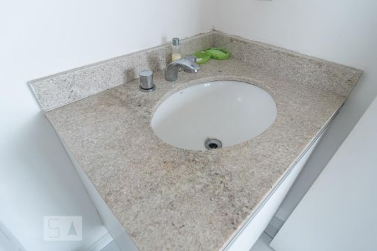 Banheiro de kitnet/studio para alugar com 1 quarto, 35m² em Vila da Saúde, São Paulo