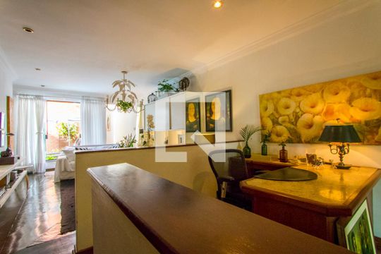 Sala de estar de casa à venda com 5 quartos, 300m² em Vila Valparaíso, Santo André