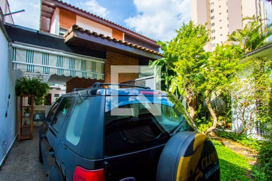 Garagem de casa para alugar com 5 quartos, 300m² em Vila Valparaíso, Santo André