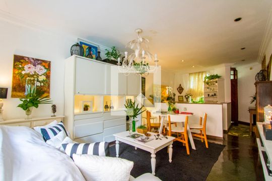Sala de estar de casa para alugar com 5 quartos, 300m² em Vila Valparaíso, Santo André
