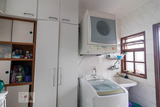 Área de Serviço de casa para alugar com 5 quartos, 300m² em Vila Valparaíso, Santo André