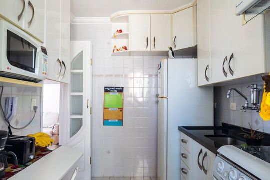 Cozinha de apartamento à venda com 2 quartos, 55m² em Vila Campestre, São Paulo