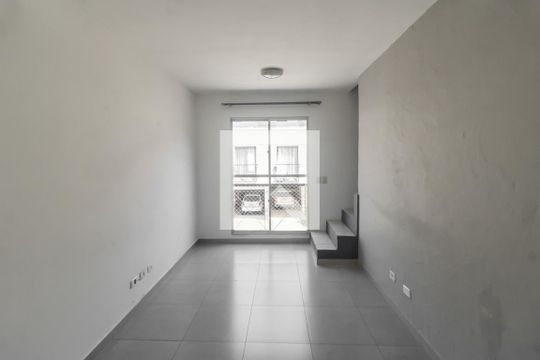Sala de casa de condomínio para alugar com 2 quartos, 133m² em Vila Talarico, São Paulo