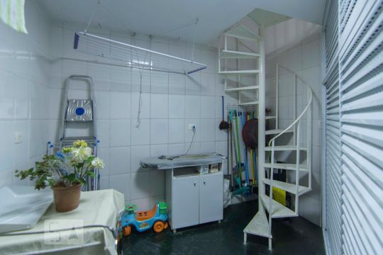 Lavanderia de casa à venda com 4 quartos, 200m² em Sítio do Morro, São Paulo