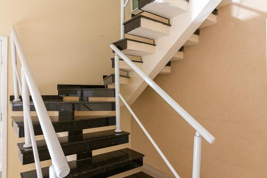 Escadas de casa à venda com 3 quartos, 159m² em Vila Paulista, Guarulhos