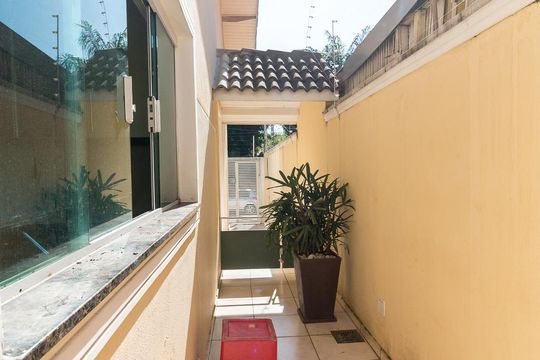 Corredor externo lateral de casa à venda com 3 quartos, 159m² em Vila Paulista, Guarulhos