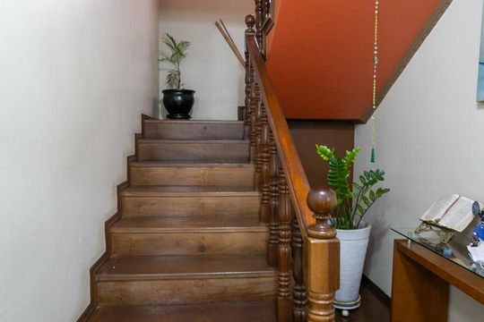 Escada de casa à venda com 4 quartos, 380m² em Parque dos Passaros, São Bernardo do Campo