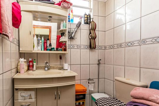 Banheiro  de apartamento à venda com 2 quartos, 55m² em Itaquera, São Paulo