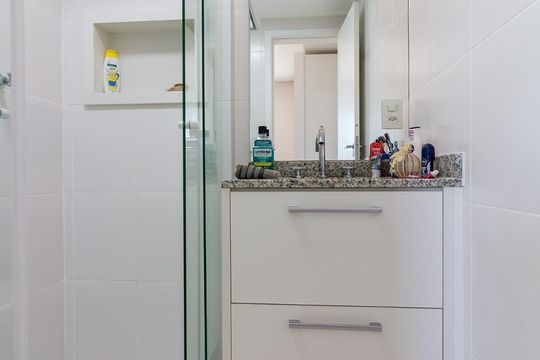Banheiro quarto 1 suíte de apartamento para alugar com 3 quartos, 154m² em Jardim Flor da Montanha, Guarulhos