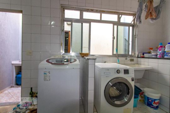 Lavanderia de casa à venda com 3 quartos, 180m² em Vila Oratorio, São Paulo